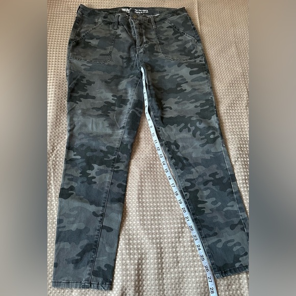 Mossimo denim High rise jegging, Super Stretchy Camouflage Pants 16/33 EUC - Picture 6 of 6